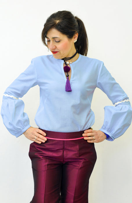 Camicia donna bianca con maniche a palloncino, fatta a mano nel